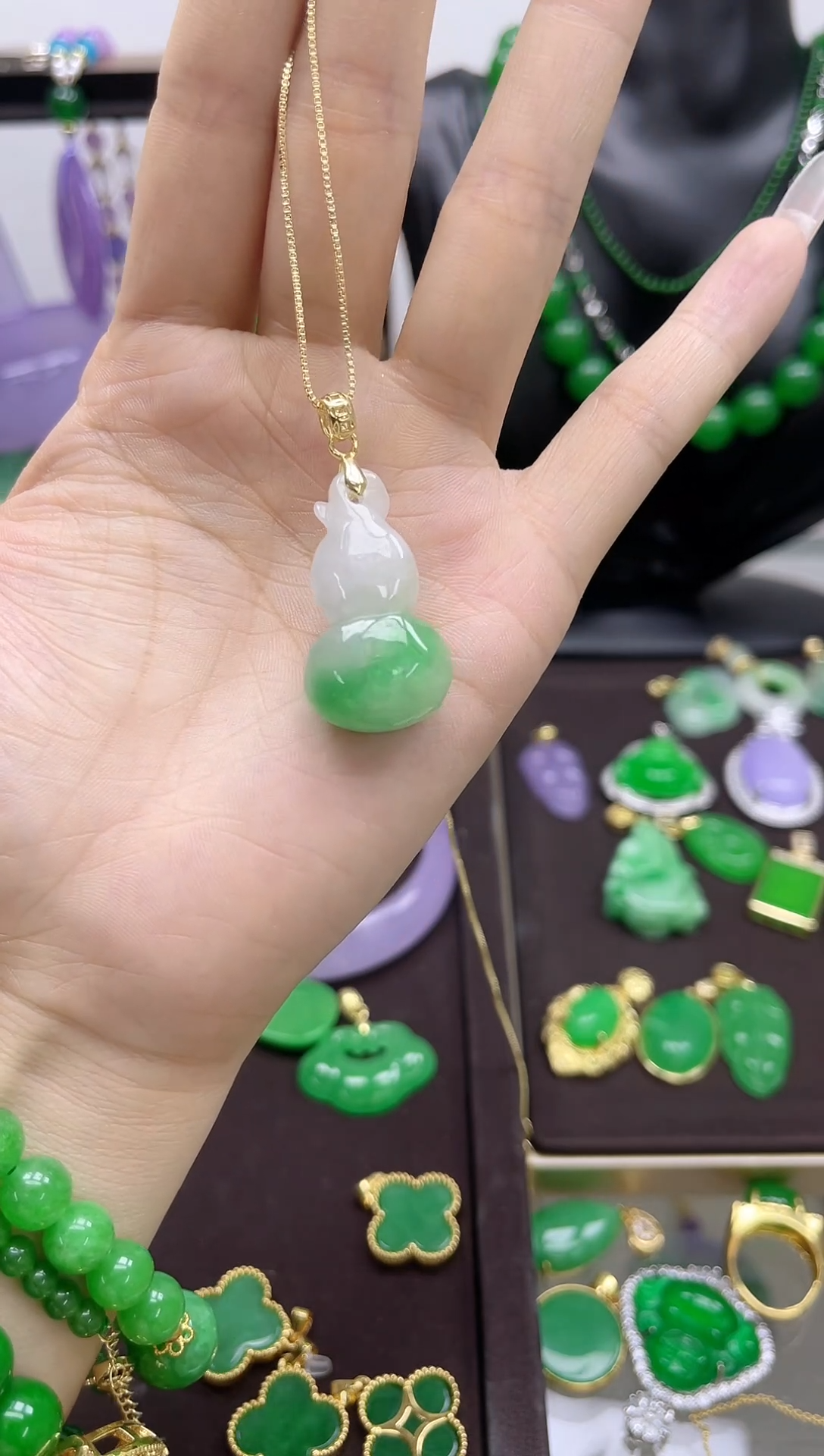 翡翠未镶嵌颈饰飘花整葫芦吊坠