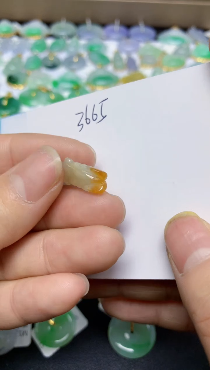 【闪购商品】翡翠挂件18K金镶嵌 天然翡翠A货