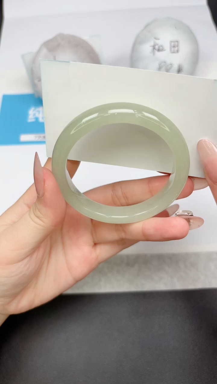 【闪购商品】石英质玉手镯未镶嵌53-55.5