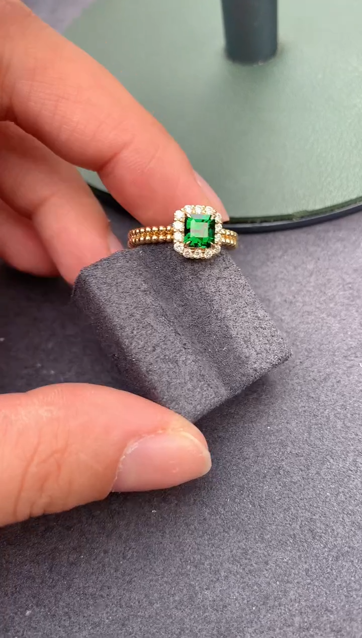 【闪购商品】石榴石（沙弗莱）戒指18K金镶嵌1ct沙弗莱戒指