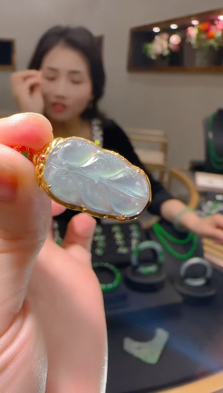 【闪购商品】翡翠吊坠(不含链)18K金镶嵌天然翡翠A货多样性发一件