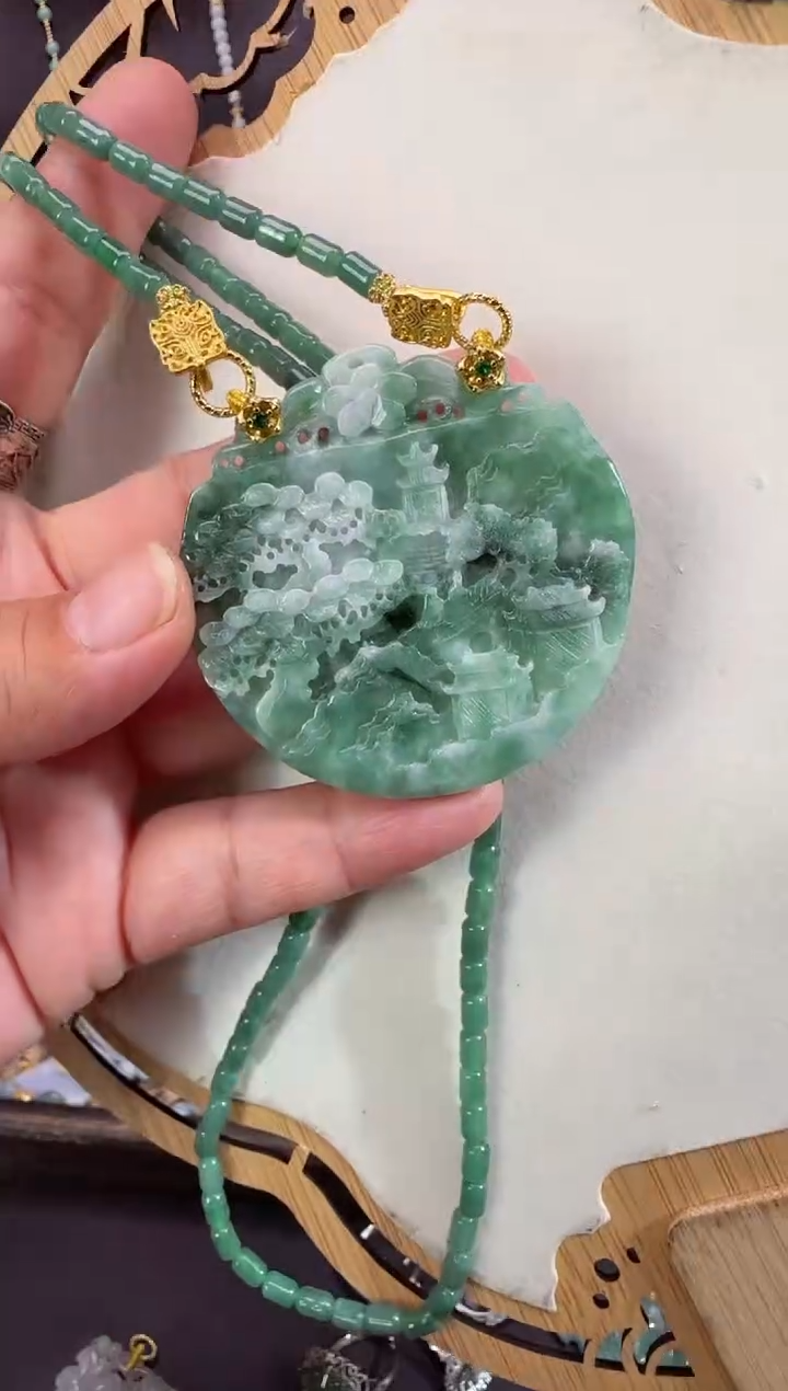 【闪购商品】翡翠颈饰未镶嵌牌子