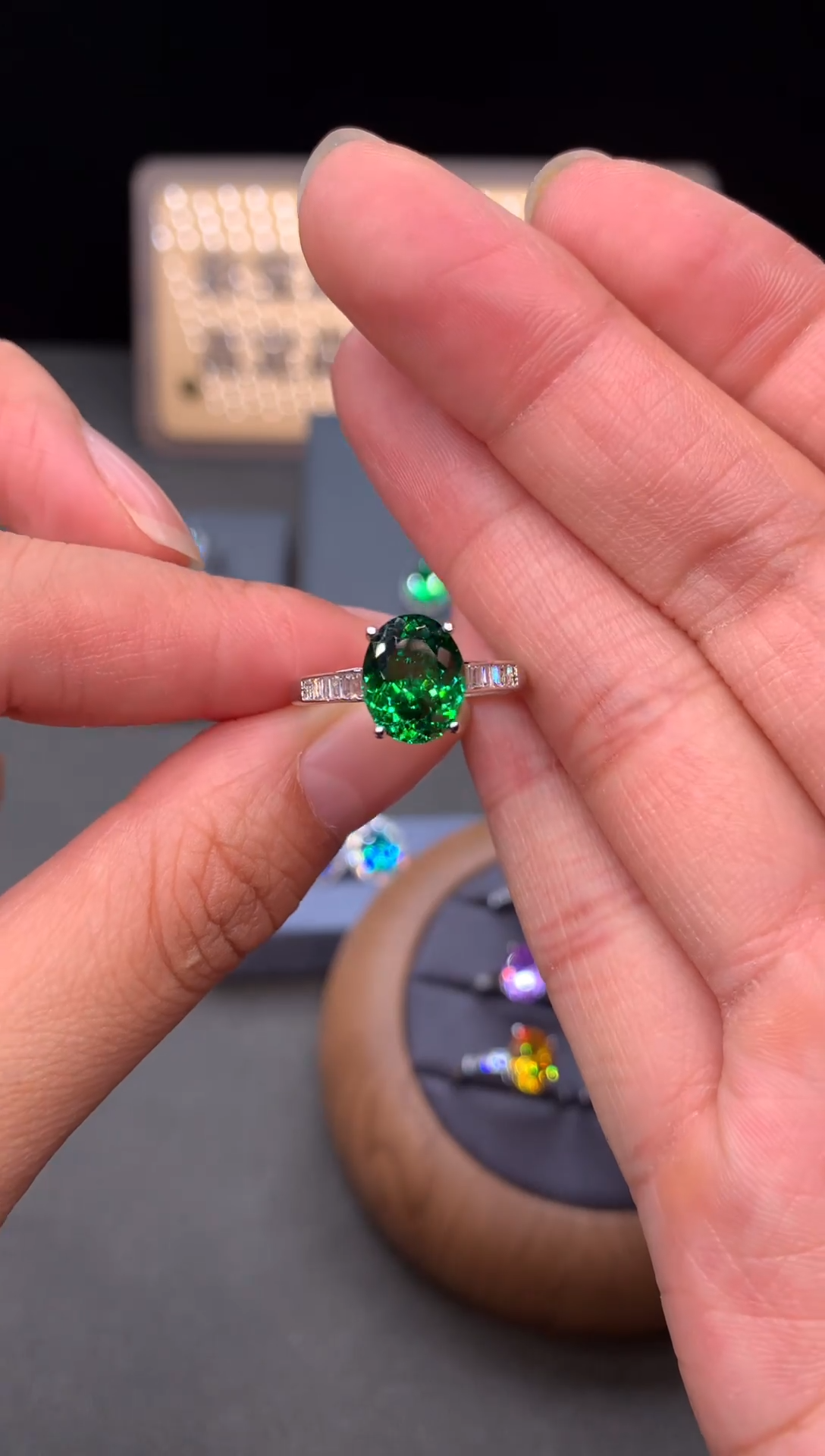 银S925镶嵌戒指石榴石（沙弗莱）22222