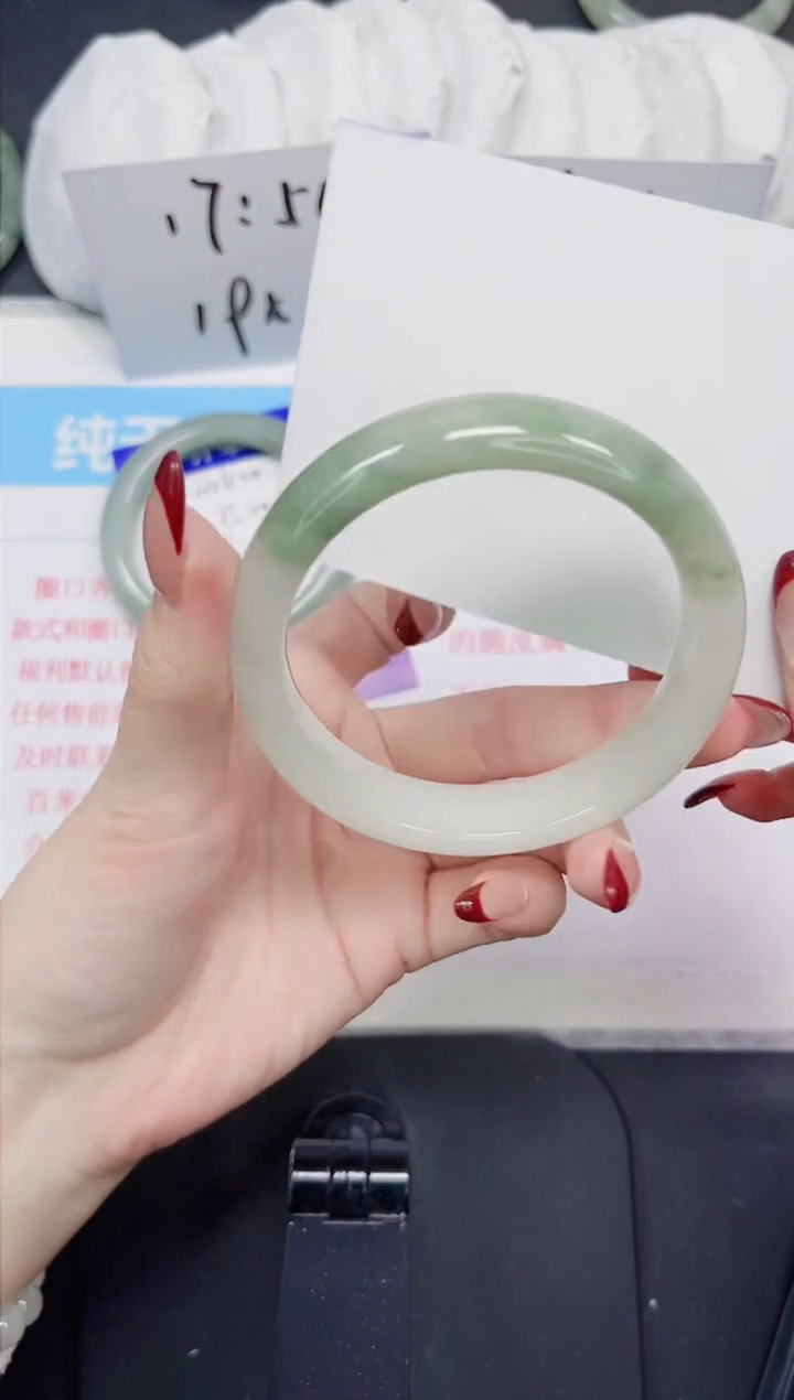 【闪购商品】石英质玉手镯未镶嵌425