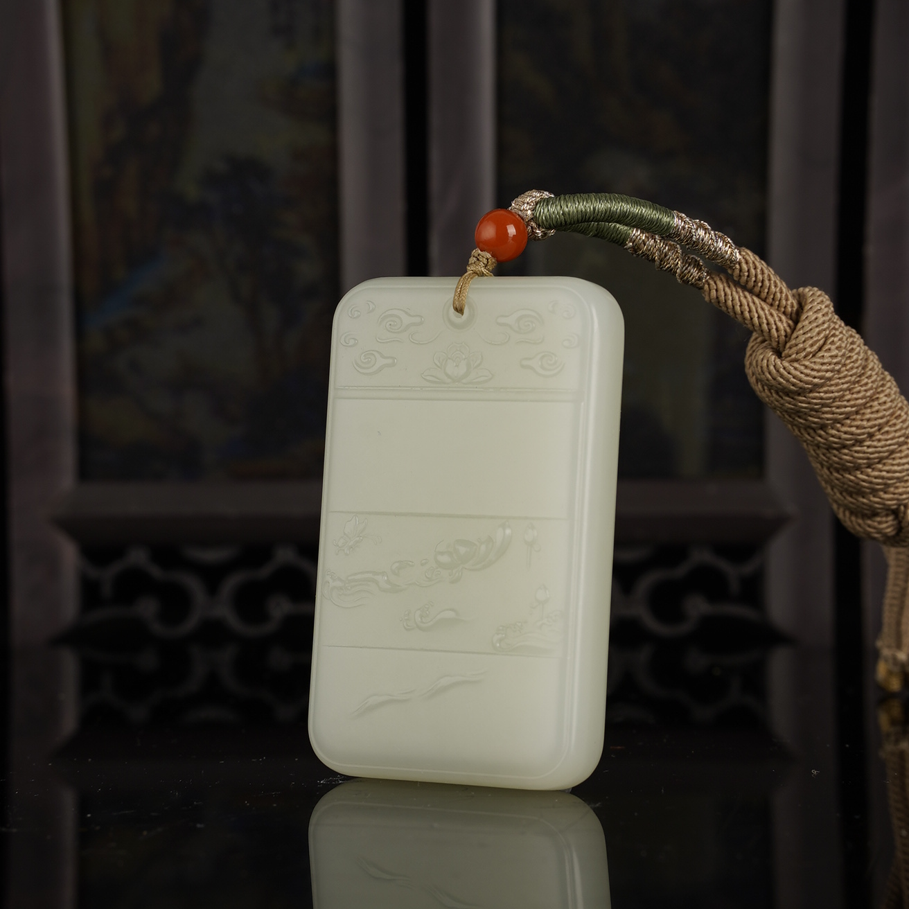 XR10259二十世纪和田玉蝶戏莲挂坠