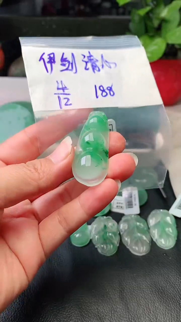 定制石英质玉（非洲翠）伊**心豆子