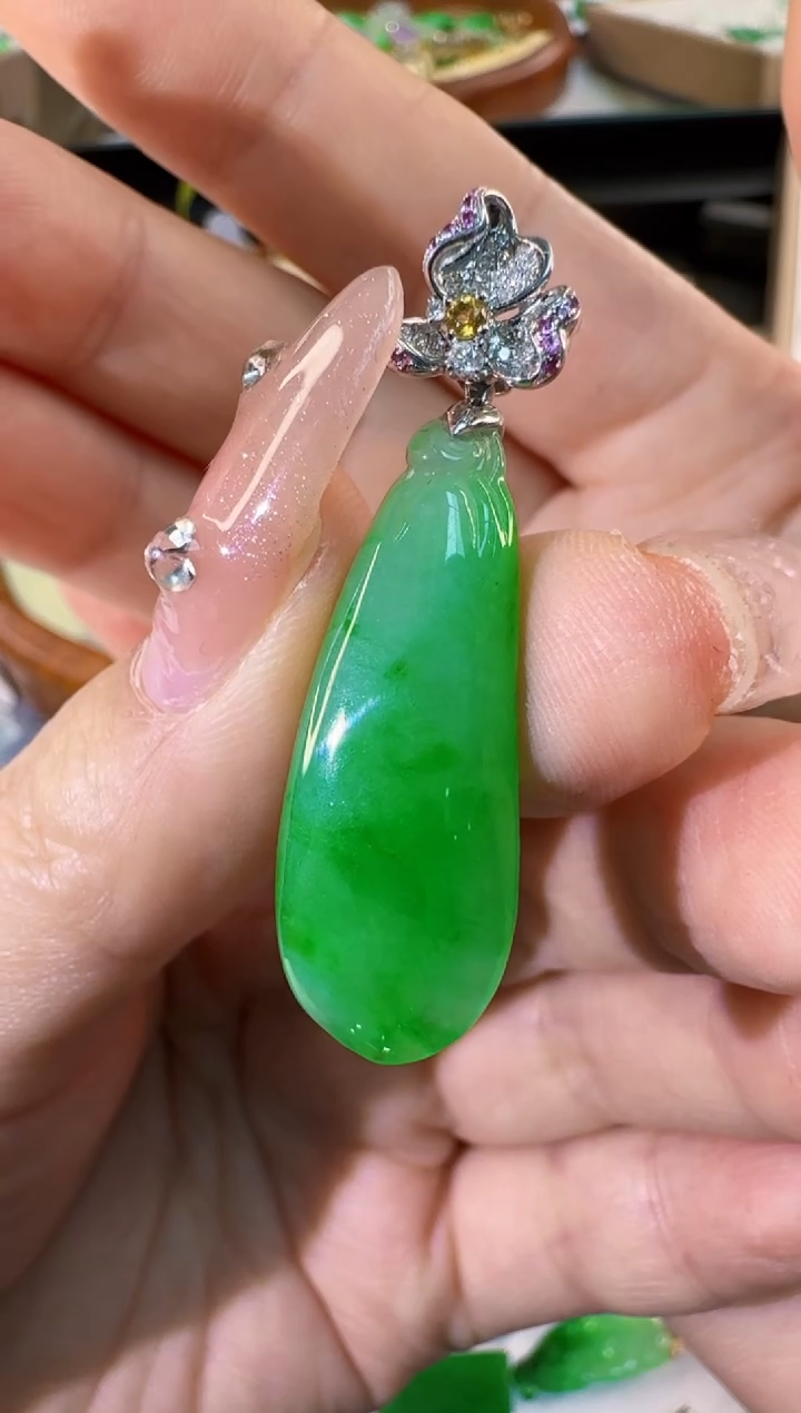 【闪购商品】翡翠颈饰18K金镶嵌缅甸A货翡翠吊坠