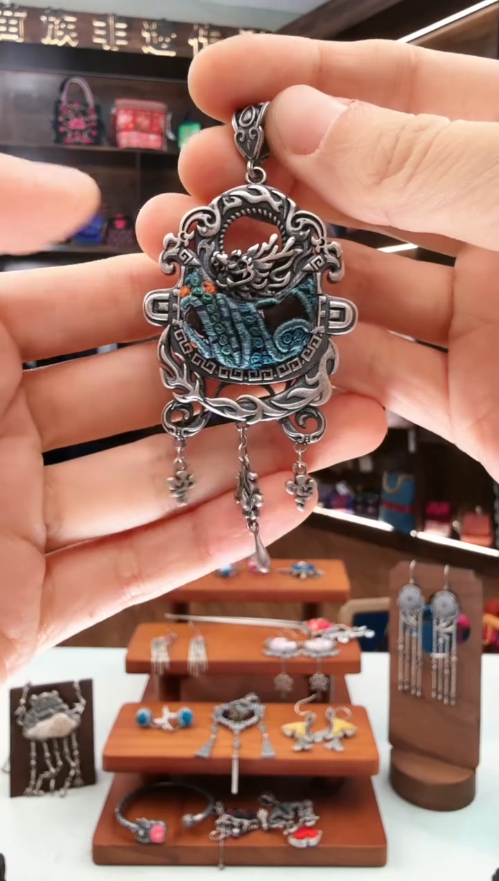 【闪购商品】织绣202蚩梦苗族古绣