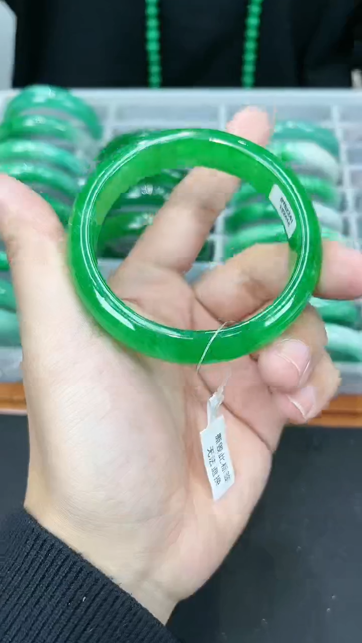 【闪购商品】砖雕s72 正阳绿手镯 圈口58.2
