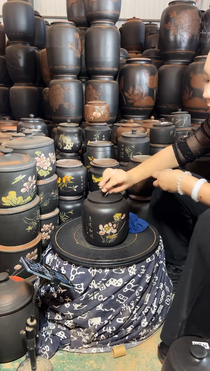 壶瑕疵茶叶罐 冬瓜彩填 830