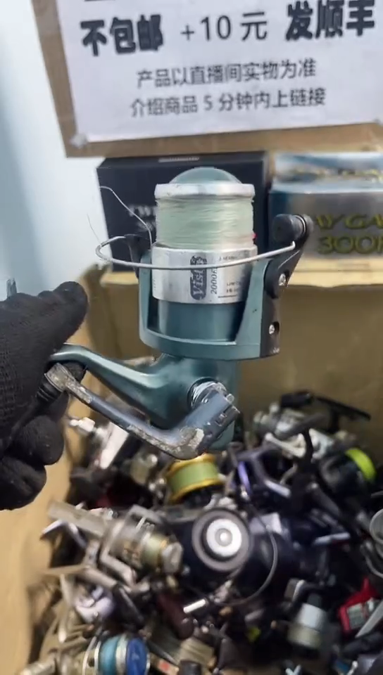 可*亚钓鱼轮，微瑕孤品，成色，型号直播间讲解为准，看好再下单。