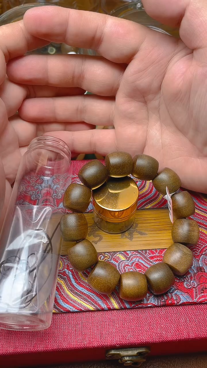 沉香手串莺歌绿奇楠1.6桶珠沉水B1689690
