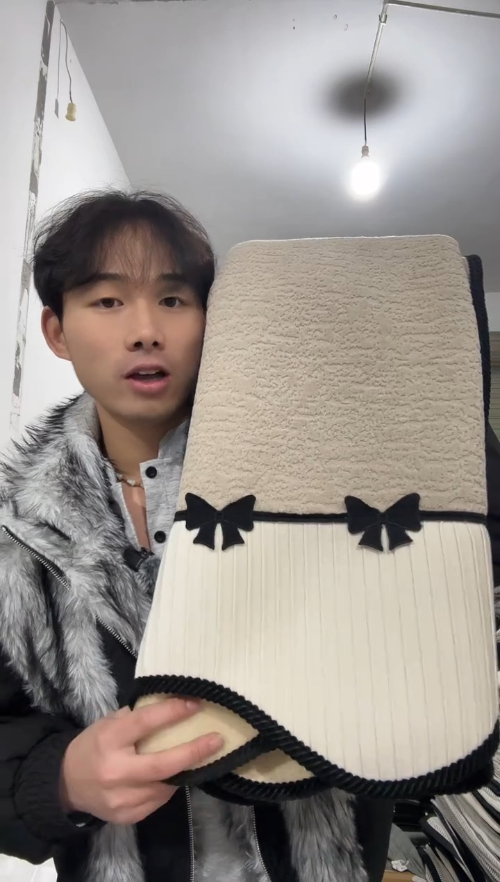 雪尼尔110*280浅咖蝶衣