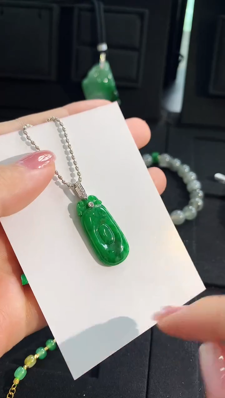 【闪购商品】翡翠吊坠(不含链)18K金镶嵌吊坠