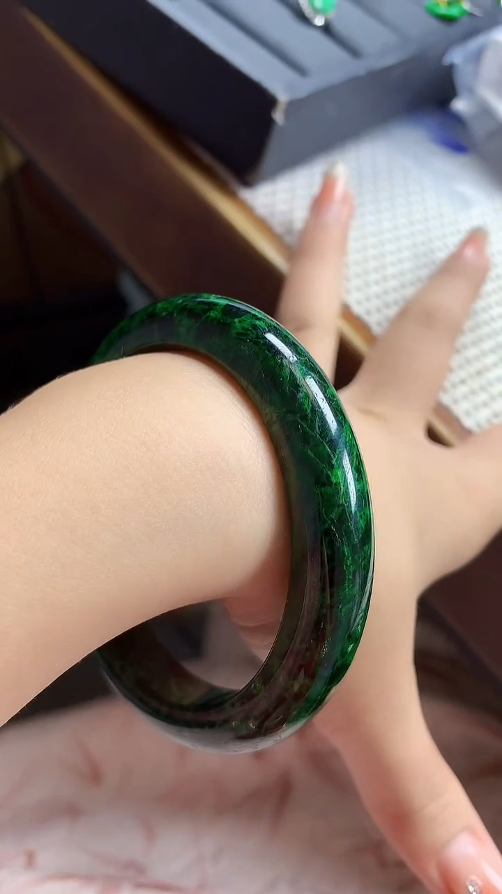 【闪购商品】翡翠手镯未镶嵌手镯