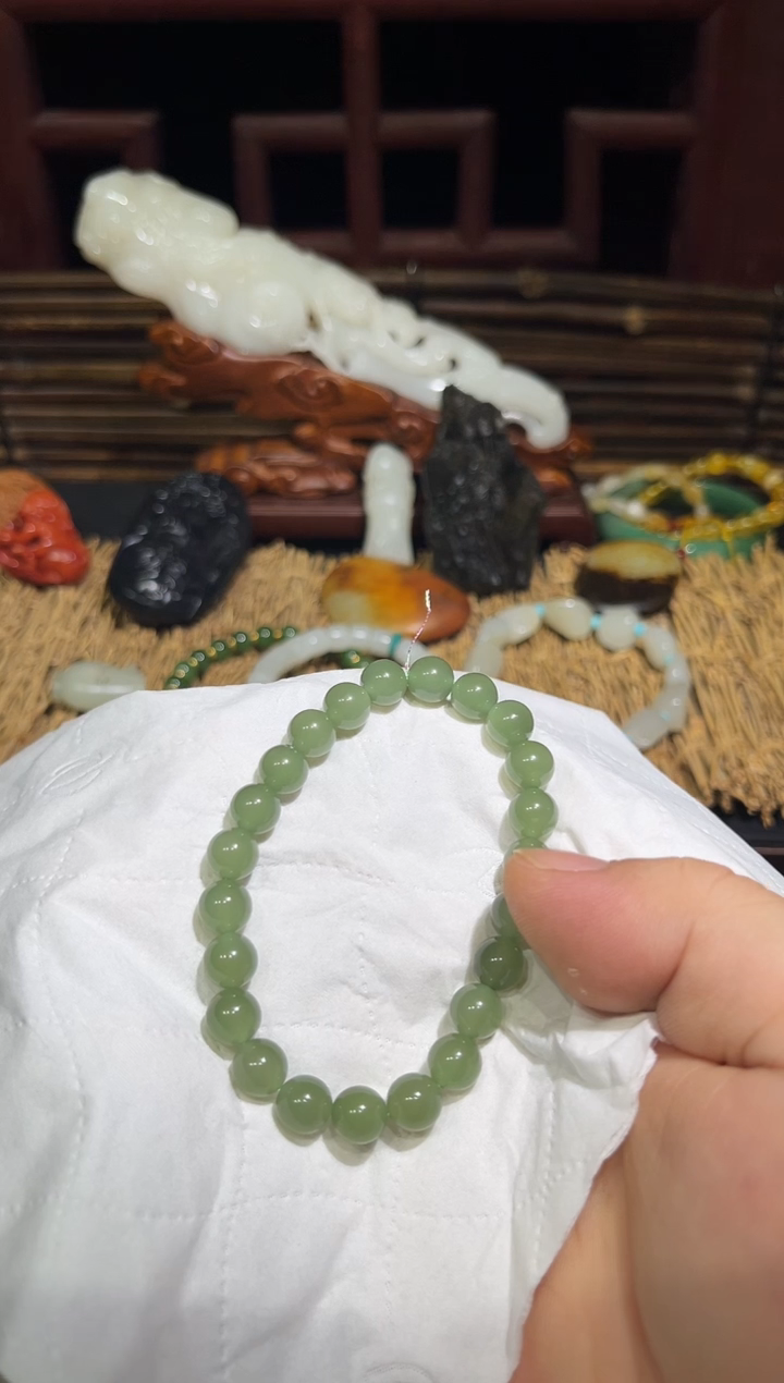 未镶嵌手串和田玉湖水绿手串