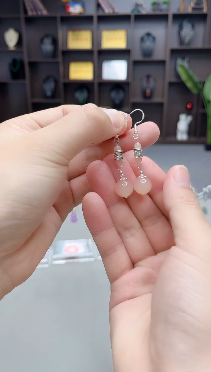 未镶嵌石英质玉（天山翠）耳钉338000