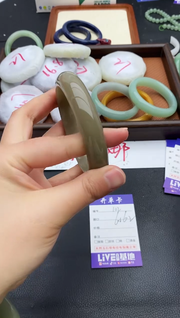 未镶嵌手镯石英质玉102+61/62