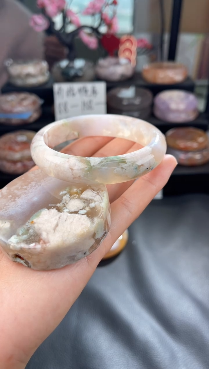 【闪购商品】石英质玉手镯未镶嵌58