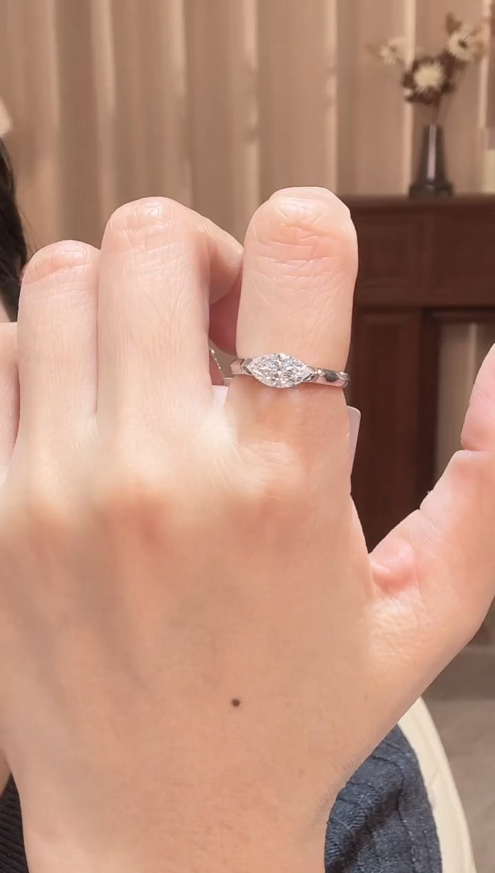 18K金镶嵌实验室培育钻石1卡马眼戒指k白 13戒圈