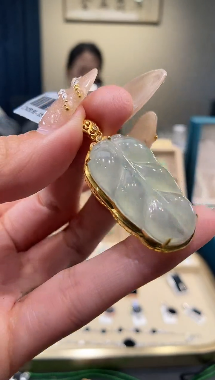 【闪购商品】翡翠吊坠(不含链)18K金镶嵌叶子