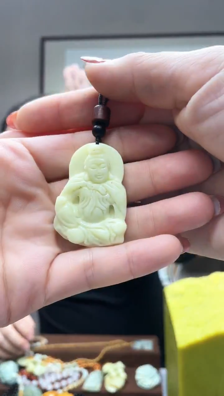 未镶嵌岫玉吊坠`