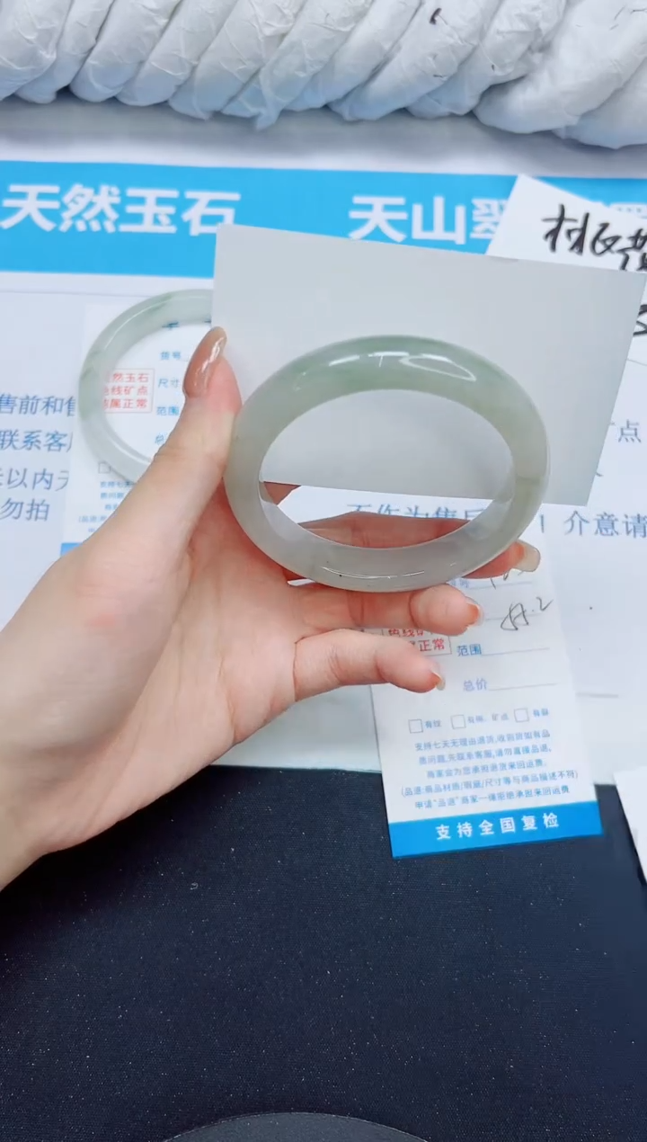 石英质玉手镯未镶嵌123/55.2