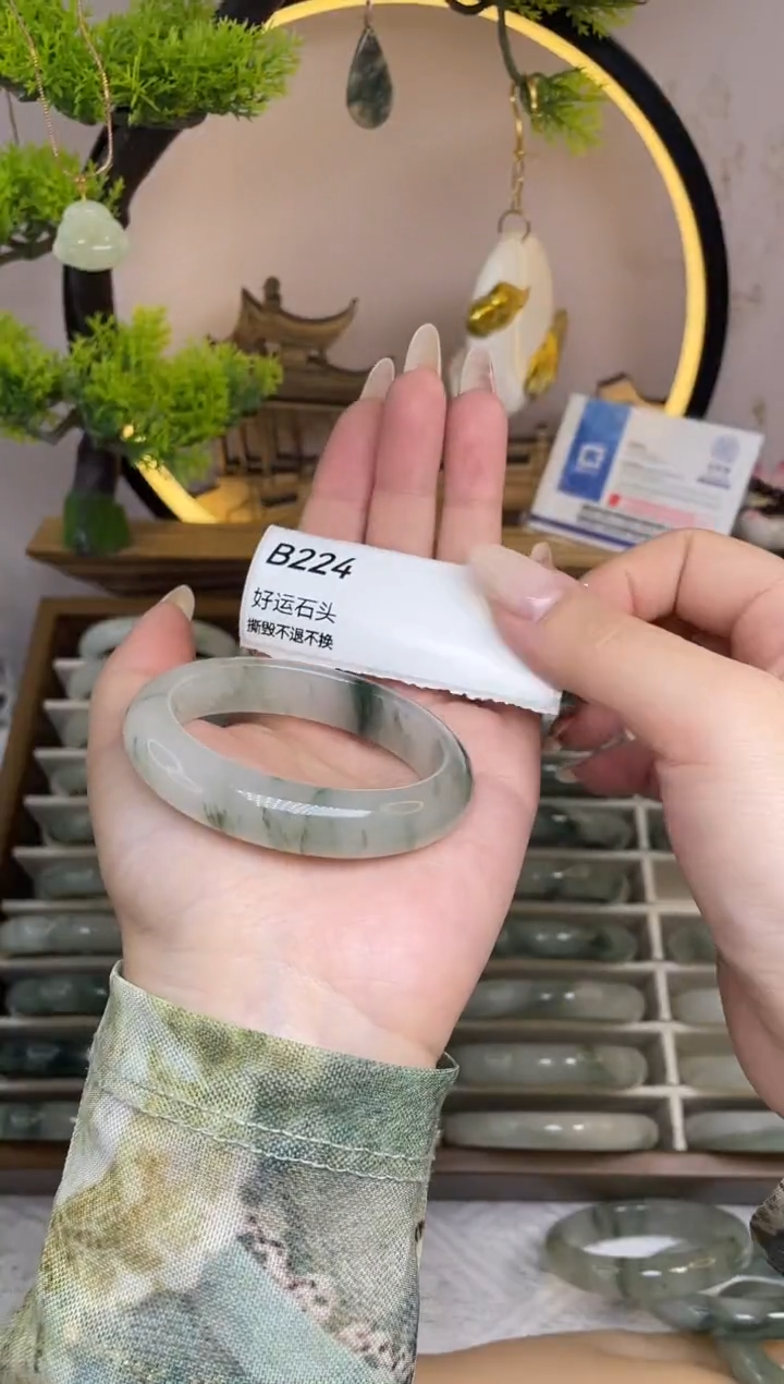 未镶嵌手镯石英质玉B224