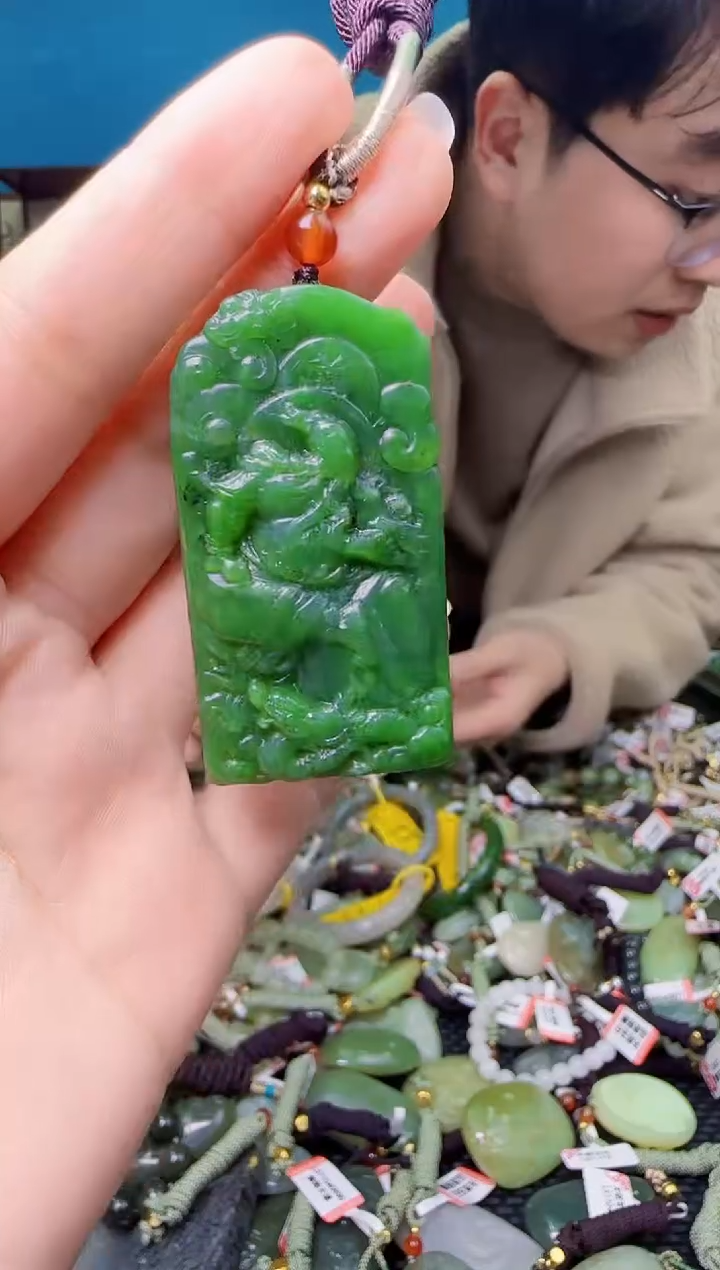 颈饰未镶嵌和田玉1