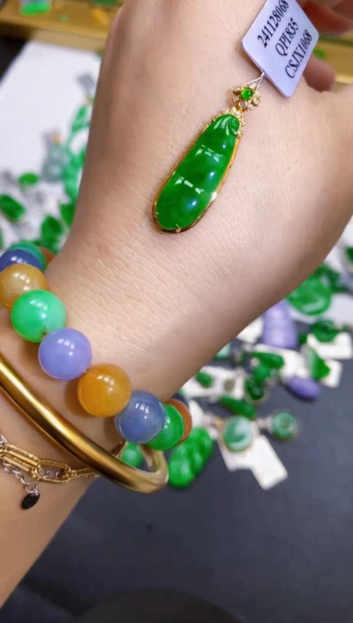 【闪购商品】翡翠颈饰18K金镶嵌吊坠