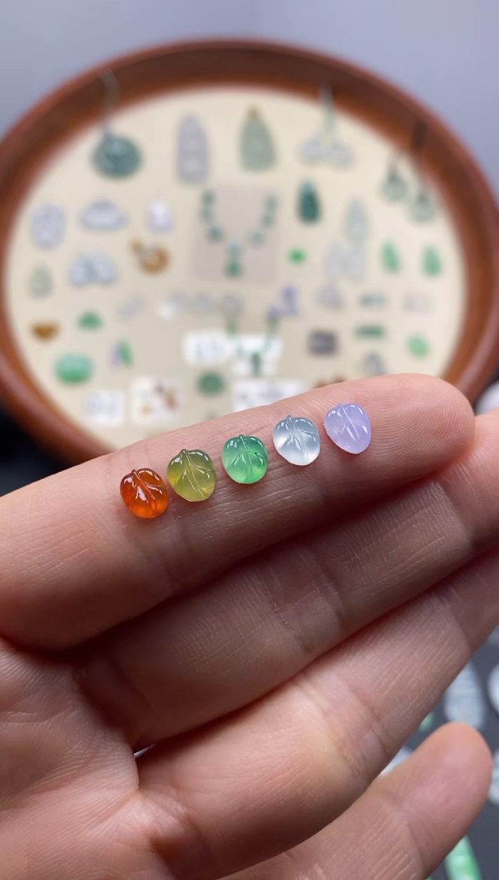 颈饰未镶嵌翡翠5颗多宝叶子/芬