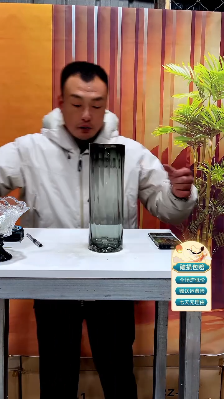 【闪购商品】玻璃121烟灰色竖条纹描金口30高