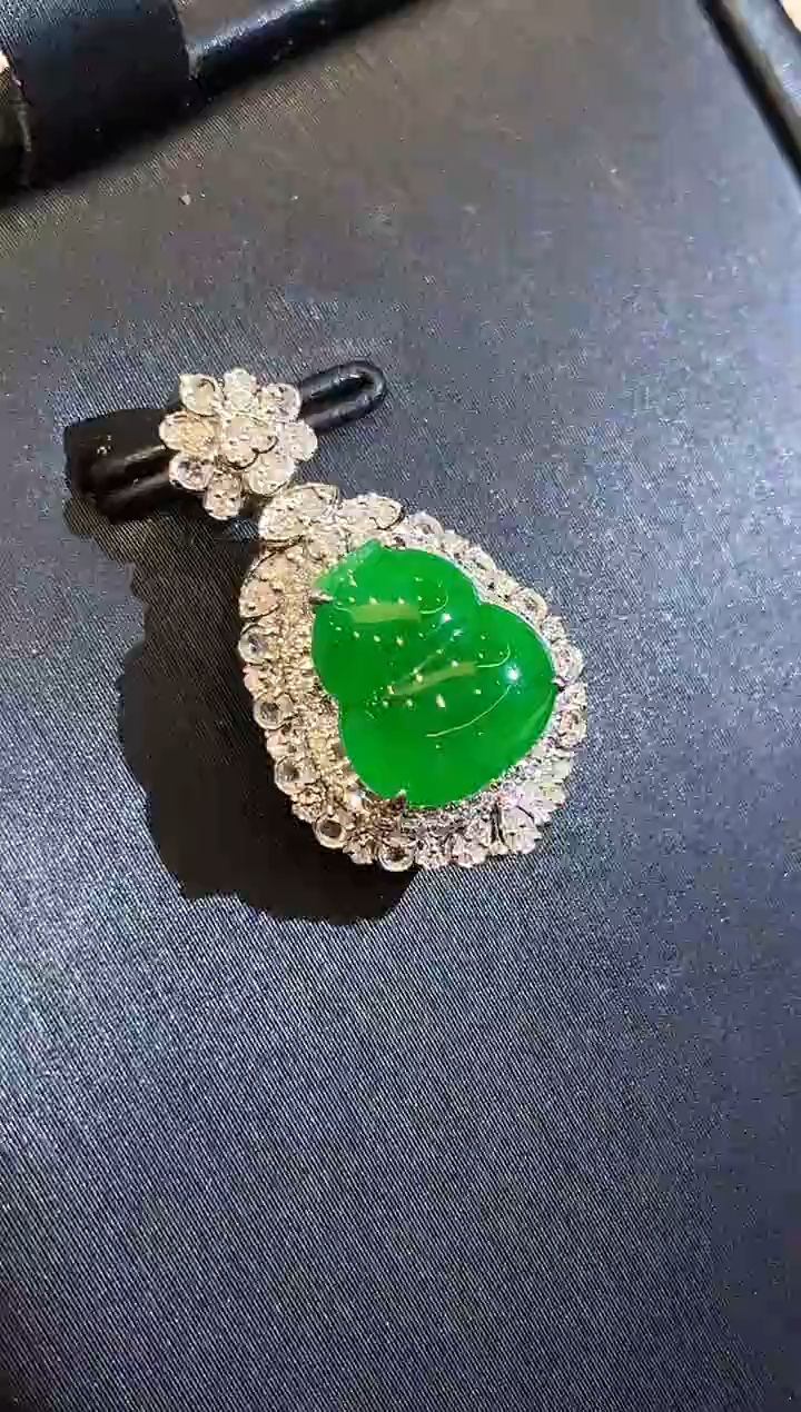 吊坠(不含链)18K金镶嵌翡翠LSR多样性发其一