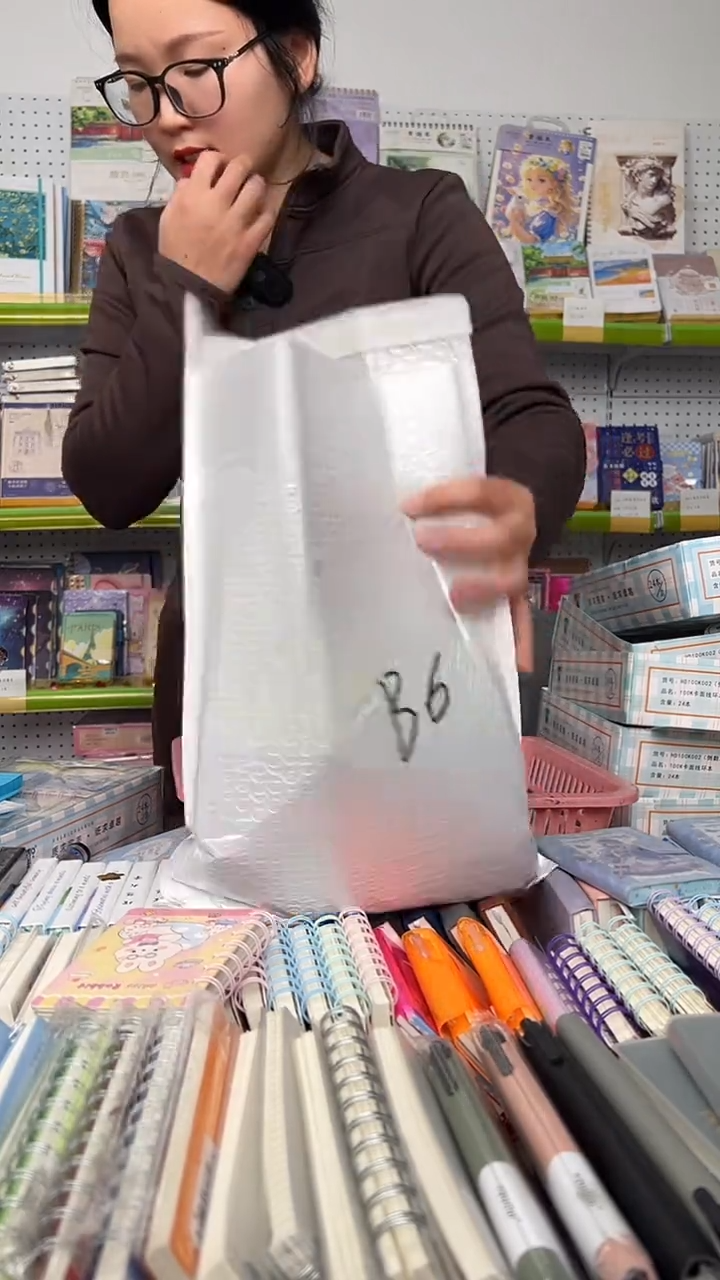 B6   A7搭扣胶套本-70张内页横线-10本外加两本荧光三折叠