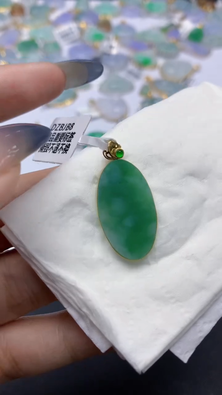 翡翠18K金镶嵌颈饰天然a货翡翠