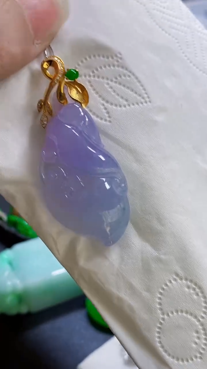 颈饰18K金镶嵌翡翠瓜