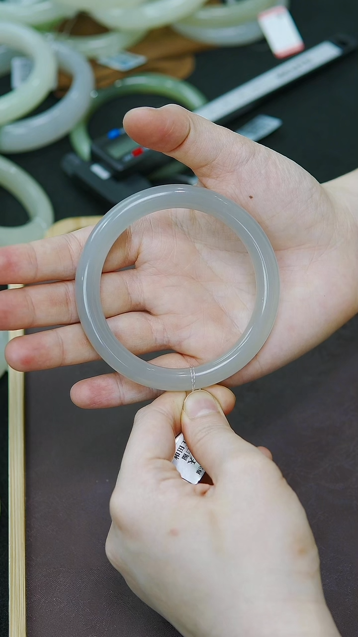 未镶嵌手镯和田玉59-60圈口胖圆条高冰烟紫美人条