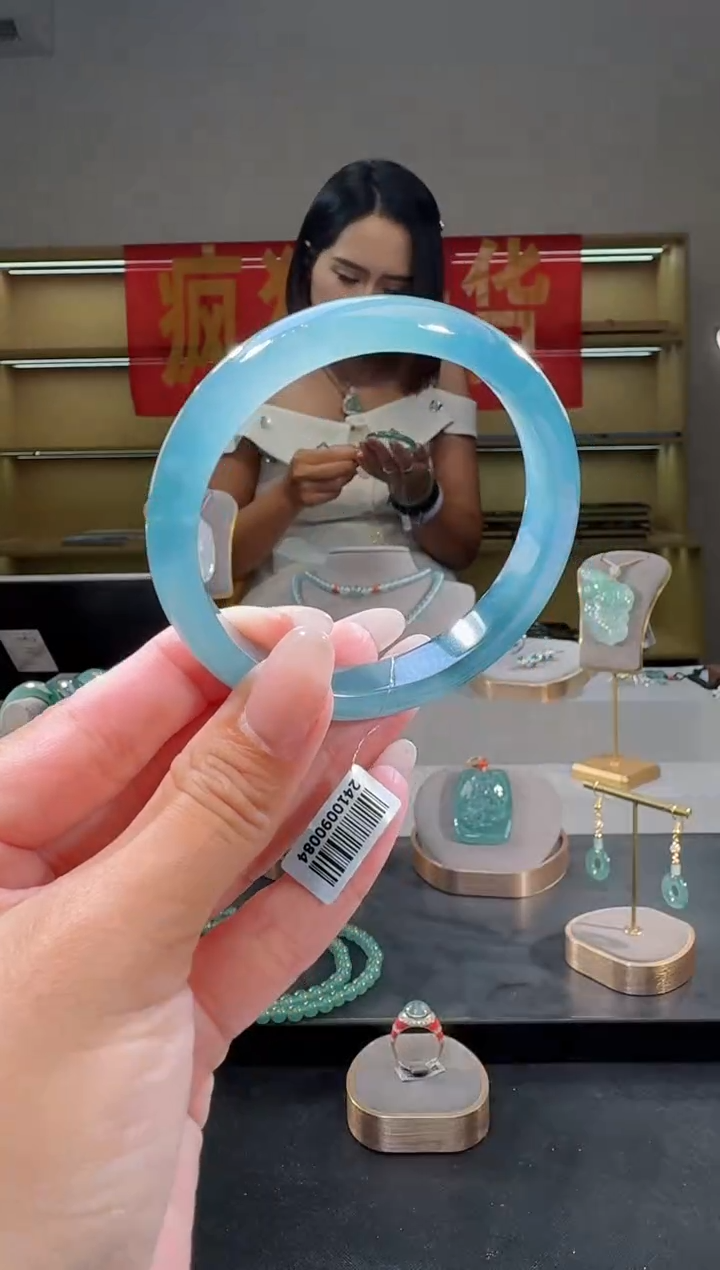 翡翠手镯未镶嵌56圈