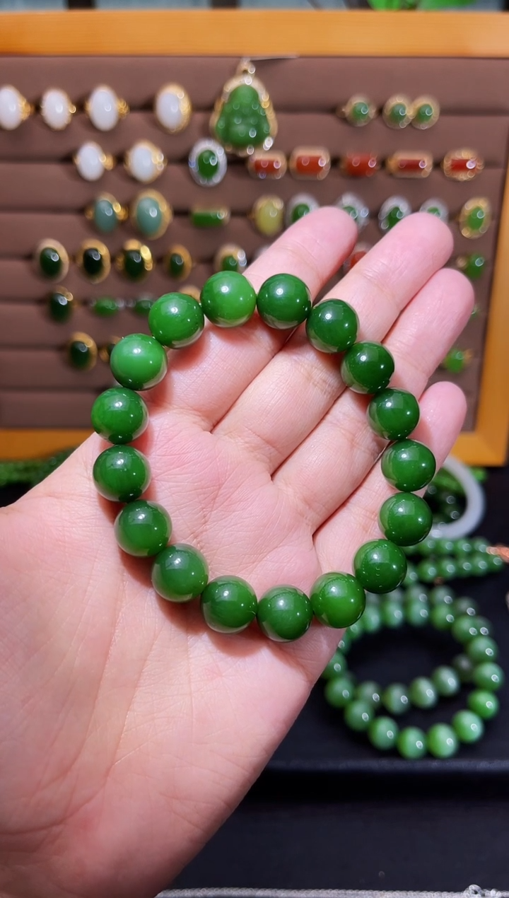 【闪购商品】和田玉手串未镶嵌卡12碧玉菠菜绿手串（带微红皮）