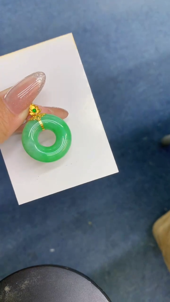 颈饰18K金镶嵌翡翠1