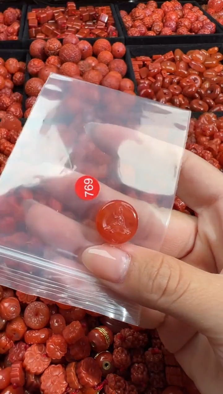 南红玛瑙未镶嵌颈饰1