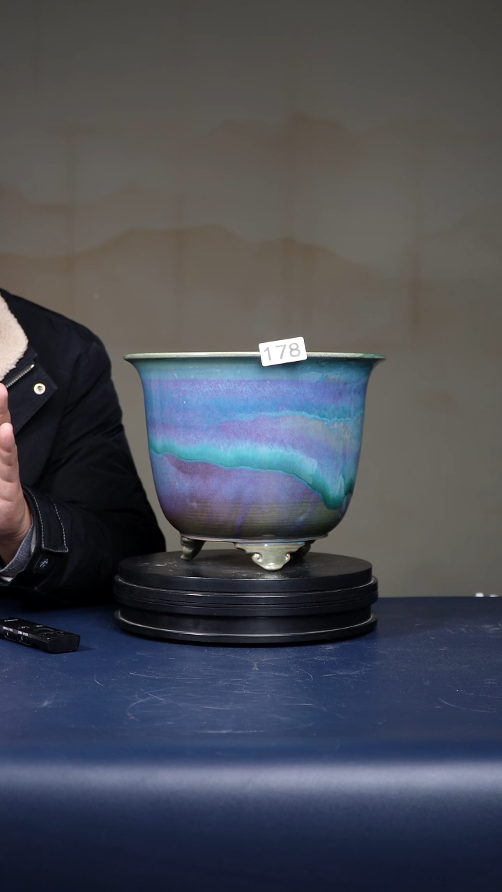 其他瓷是*怀178号青绿釉云足盆