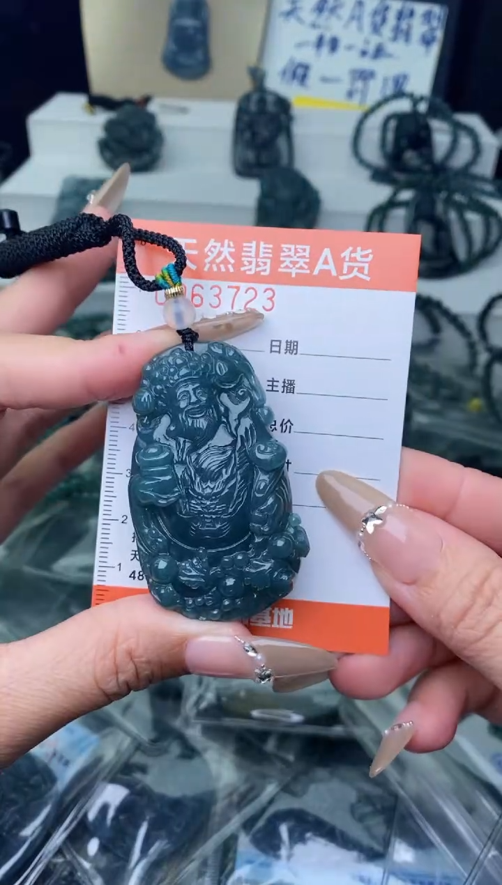 【闪购商品】翡翠颈饰未镶嵌········