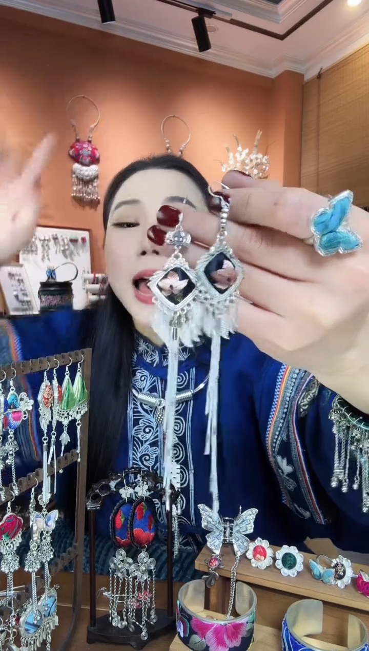 【闪购商品】刺绣纯手工民族风耳环