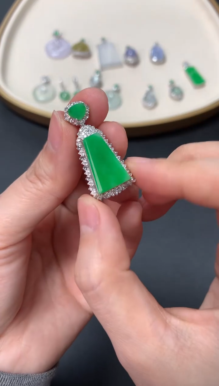 【闪购商品】翡翠吊坠(不含链)18K金镶嵌14800