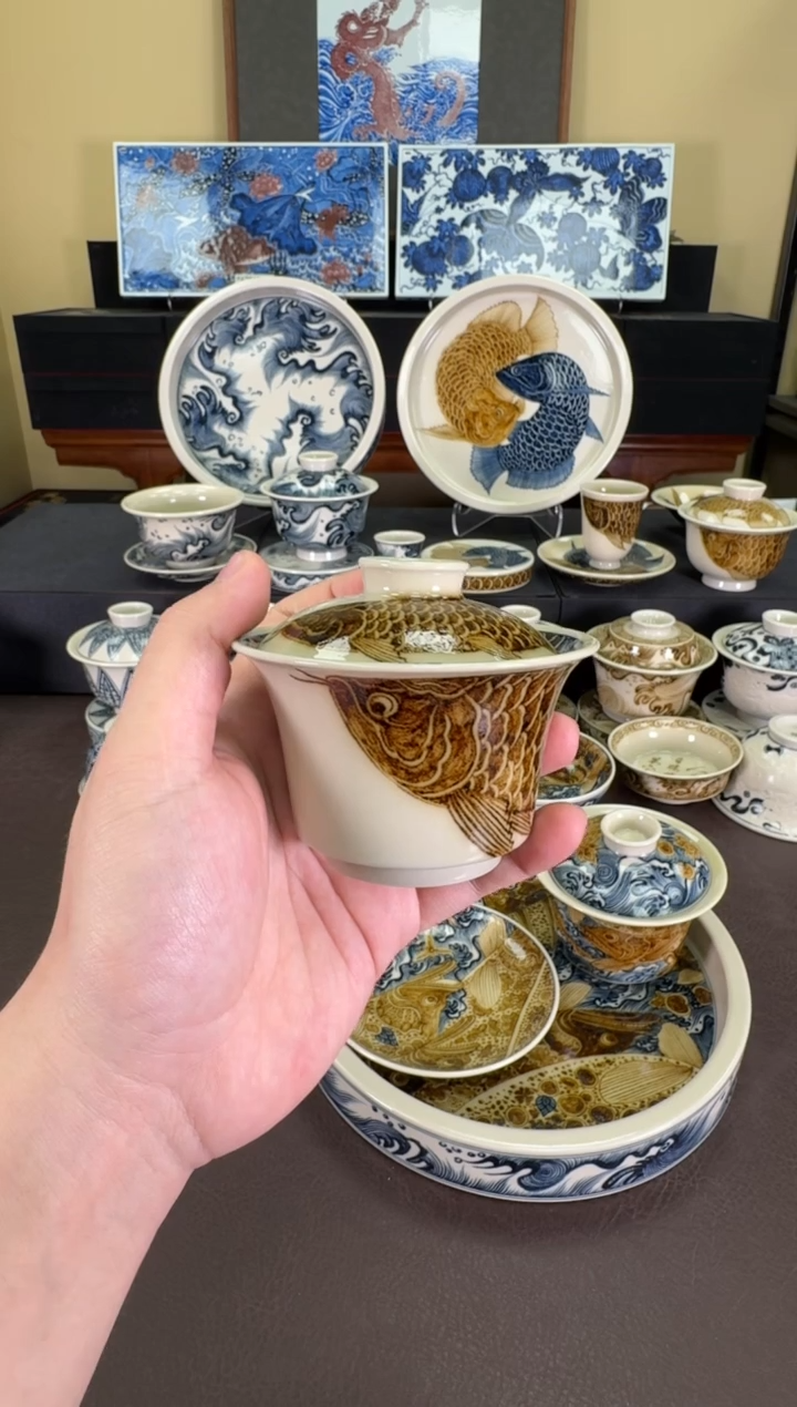 【闪购商品】瓷片二号釉金龙鱼纹马蹄盖碗