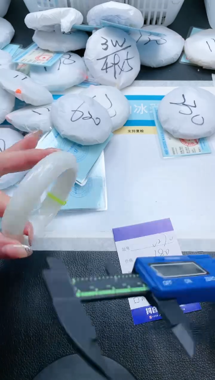 【闪购商品】和田玉手镯未镶嵌17V270-57