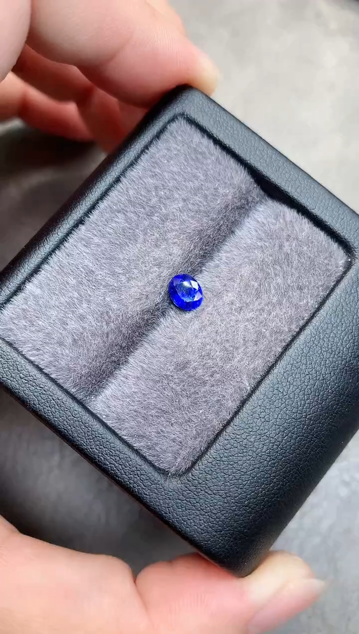 【闪购商品】蓝宝石裸石未镶嵌0.75ct全净老烧皇家蓝JH