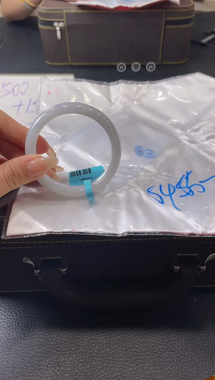 【闪购商品】翡翠手镯未镶嵌手镯