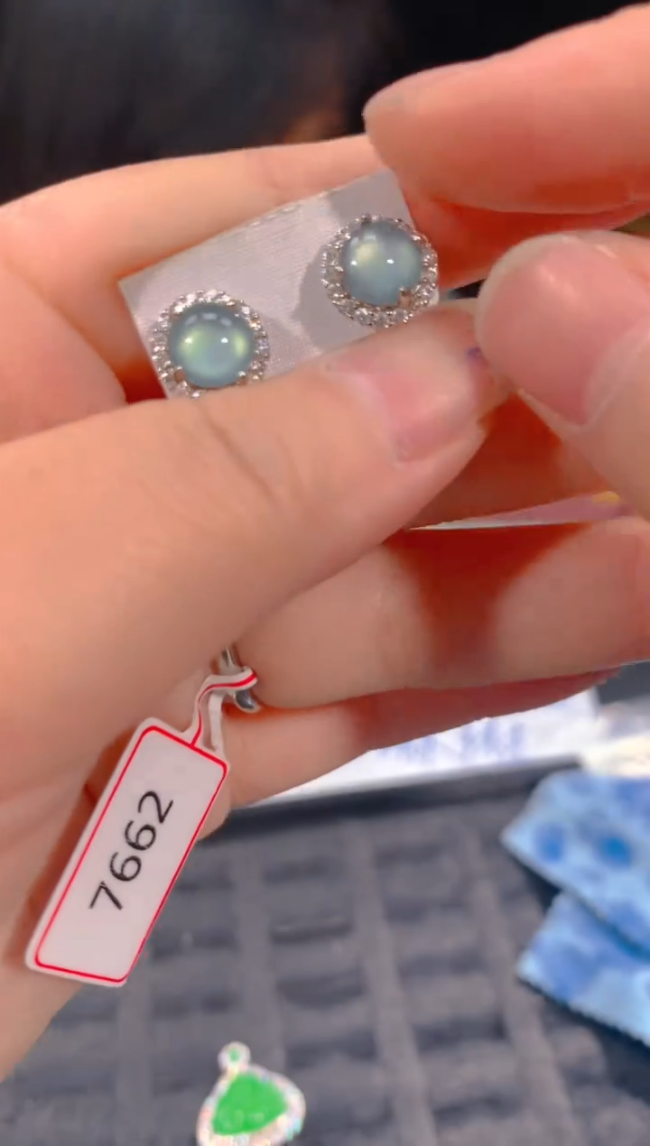 【闪购商品】定制翡翠未镶嵌44定制翡翠，多样性发货（发其一）